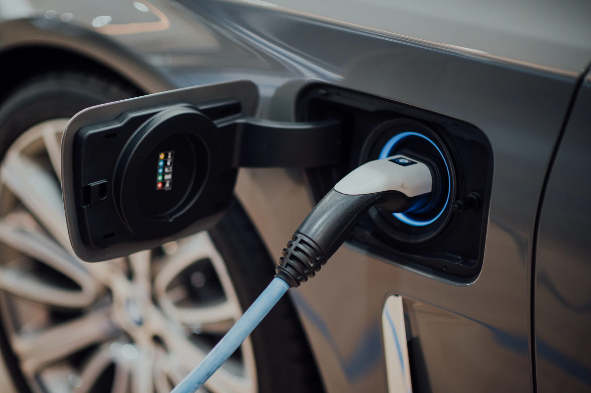 Electric vehicle charging at an airport pickup zone